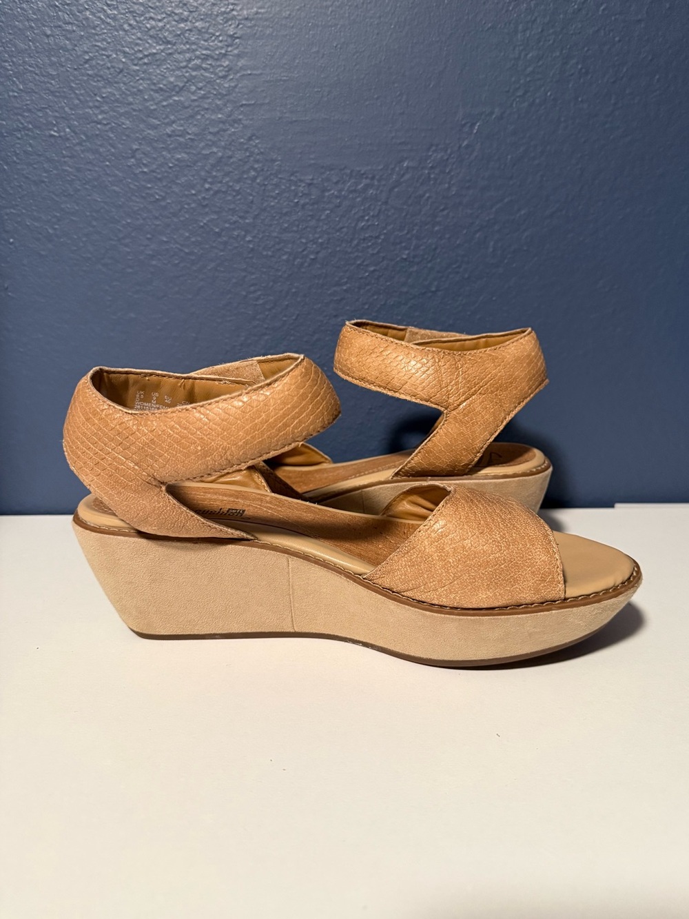 Clarks Hazelle Alba Tan Leather Snake Print Wedge Platform Comfort Sandal 9 - Picture 4 of 8